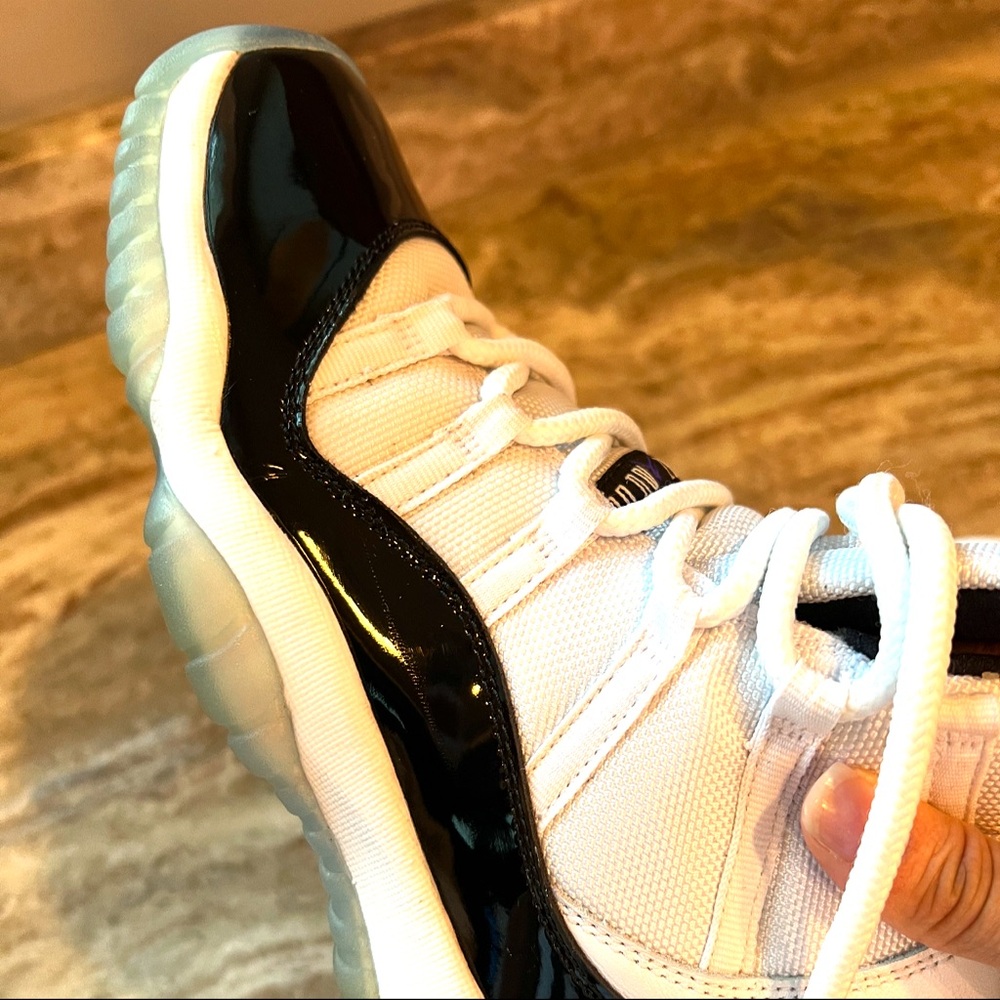 Air Jordan 11 Retro (GS) White/Black-Concord - Picture 8 of 12